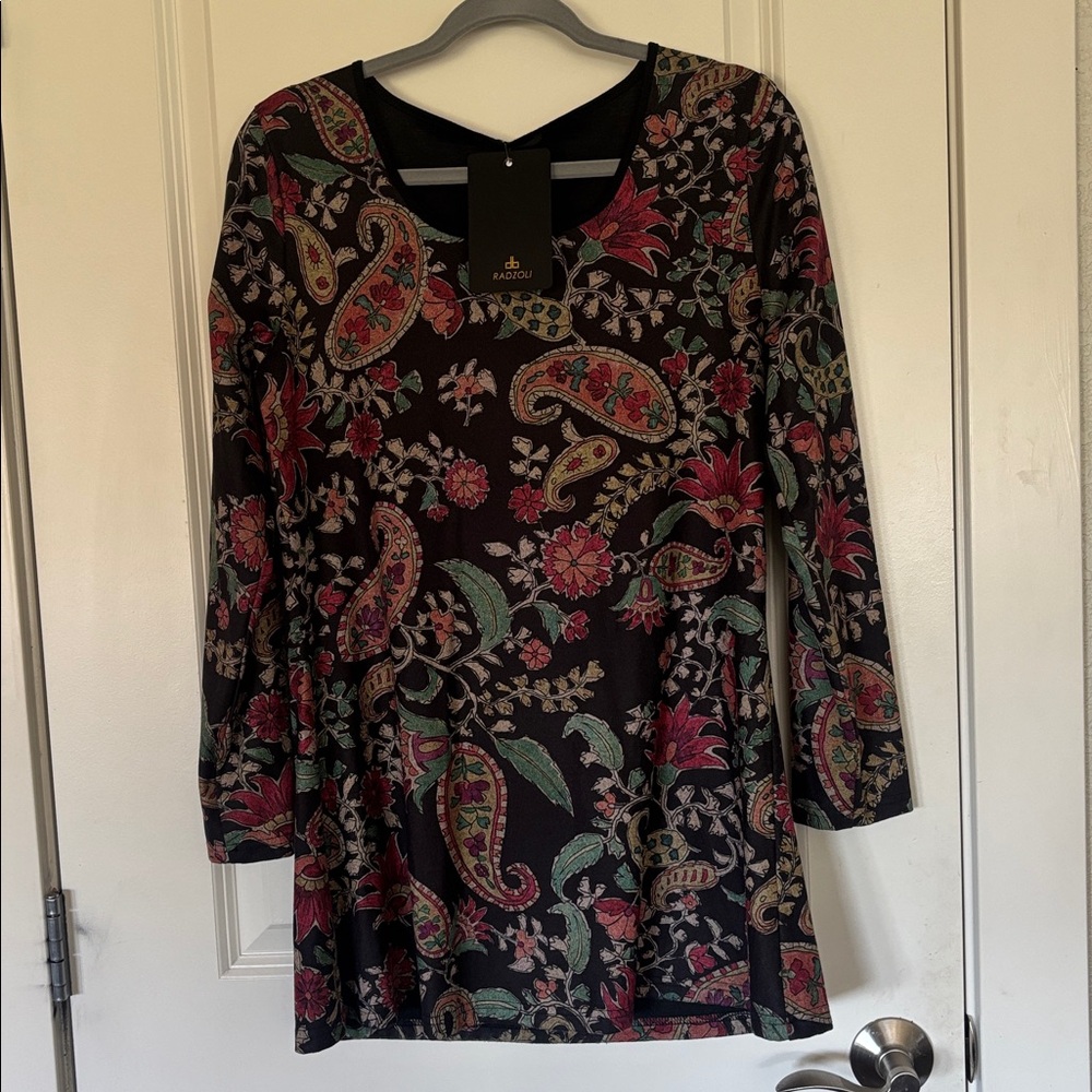 NWT Radzoli Tunic Top .   Size Small. Gorgeous colors